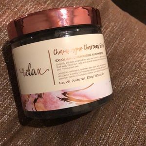 Manna Kadar Champagne Charcoal Scrub